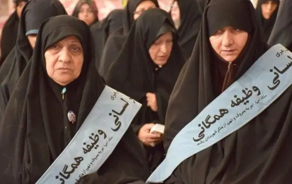 زنان و دخترانی بخاطر فقر به تن‌فروشی رو آورده‌اند ولی آقایان می‌گویند حجاب از همه چیز مهم‌تر است