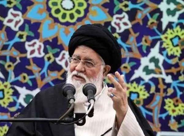 زن هرچقدر هم سواد و قدرت سیاسی و اقتصادی داشته باشد ولی بی‌حجاب باشد ارزش ندارد