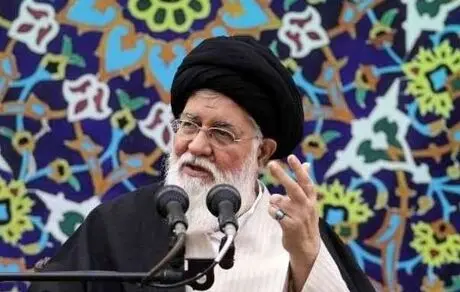 زن هرچقدر هم سواد و قدرت سیاسی و اقتصادی داشته باشد ولی بی‌حجاب باشد ارزش ندارد