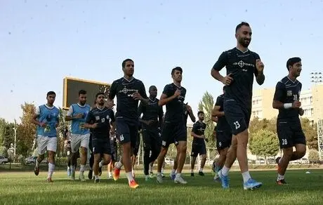استقلال به دنبال یک مهاجم جدید و ترمیم خط حمله