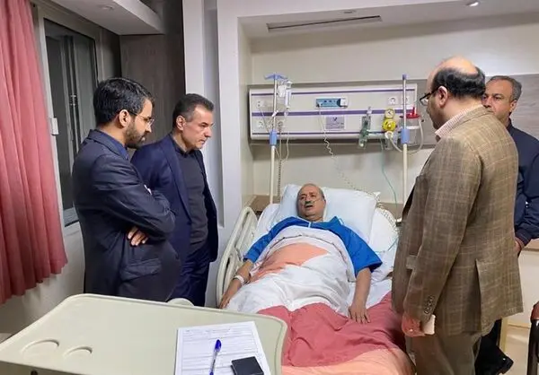 عیادت  انصاری‌فرد از تاج 