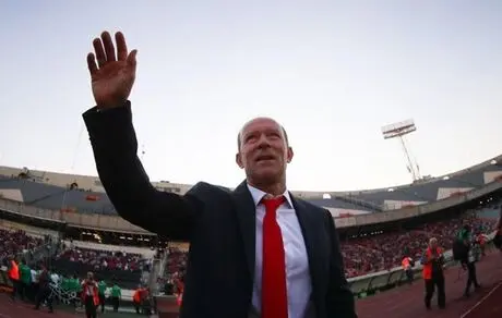 مدیرعامل پرسپولیس به کالدرون تذکر دهد 