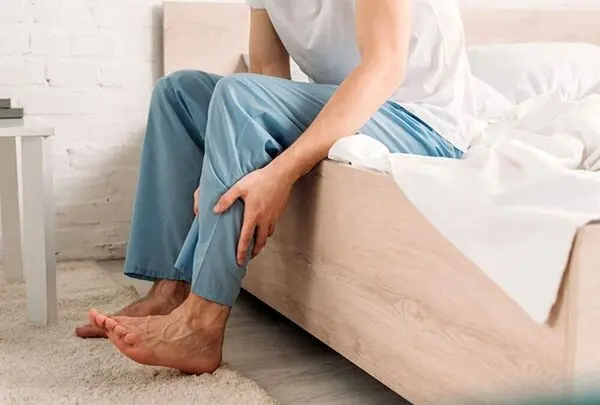 داغی و سوزش کف پا نشانه چیست؟ + درمان