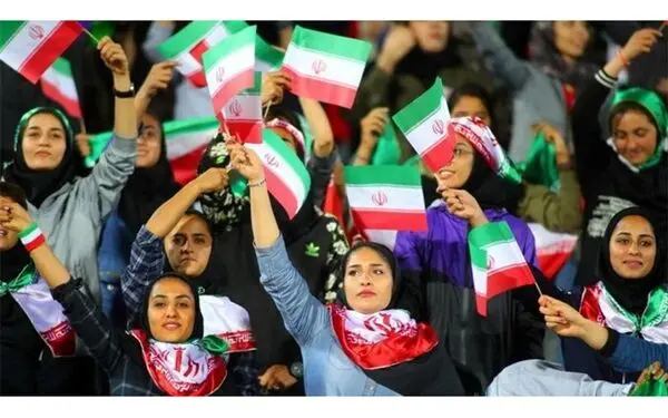 مرحمت فرموده زنان را به ورزشگاه راه ندهید