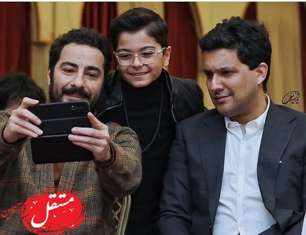 سلفی گرفتن حامد بهداد و نوید محمدزاده در یک مراسم + عکس