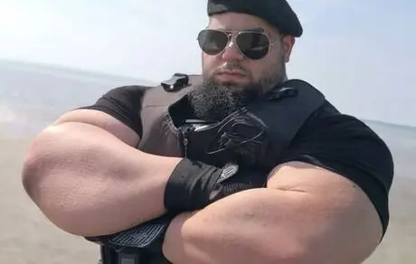 هالک ایرانی به سازمان بوکس bare-knuckle پیوست