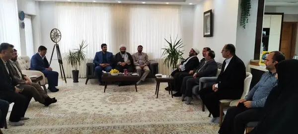 دیدار مدیرعامل شرکت آلومینای ایران و مسئولین شهرستان جاجرم با تعدادی از خانواده های معظم شهدا و ایثارگران