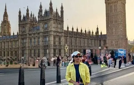عکسی از شبنم قلی‌خانی در قلب لندن