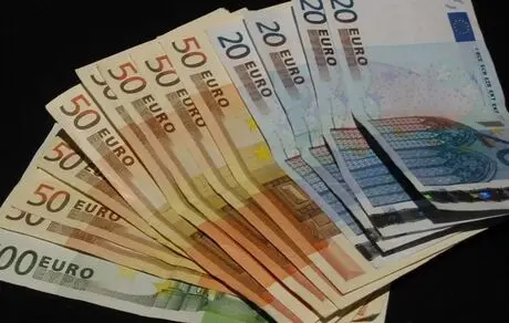 احتمال جایگزینی یورو با ارز موازی توسط ایتالیا