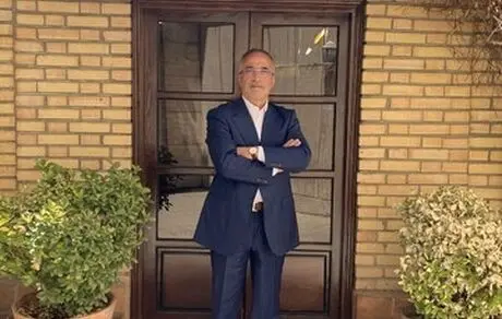 فوتبال گروگان تاج است!
