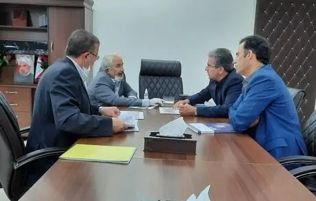نشست تقی زاده مدیر عامل شرکت معدنی و صنعتی چادرملو با علمدار رئیس اداره کل صنایع استان یزد