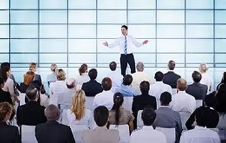 آیا شما هم هنگام صحبت کردن در جمع استرس می گیرید؟ 