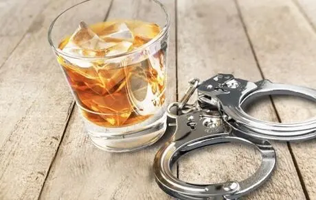 شرب خمر چیست و چه مجازاتی در قانون دارد؟

