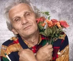 سر پیری و معرکه گیری آنهم با مهماندار هواپیما !!