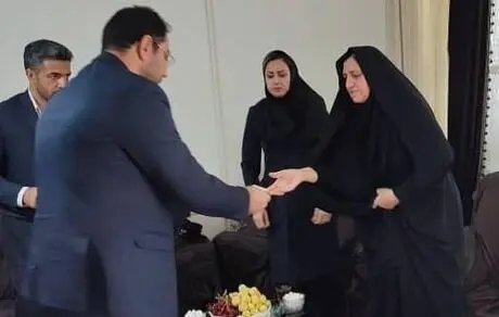 پرداخت غرامت بیمه عمر و سرمایه گذاری شرکت بیمه دی
