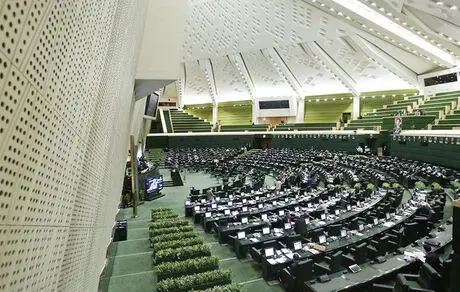 تیم اقتصادی دولت در جلسه غیر علنی مجلس