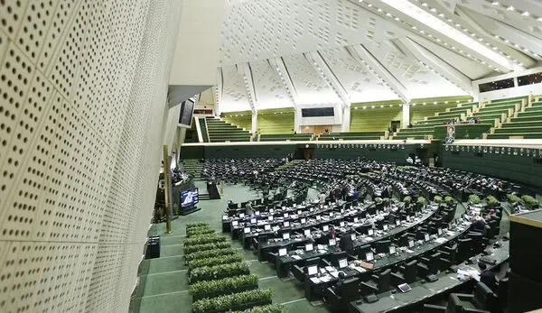 در اقدامی عجیب زبان انگلیسی از برنامه مدارس حذف می‌شود