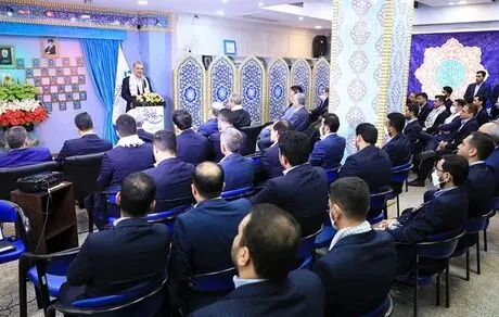 باید با روحیه جهادی در همه عرصه‌های نظام حضور داشته باشیم