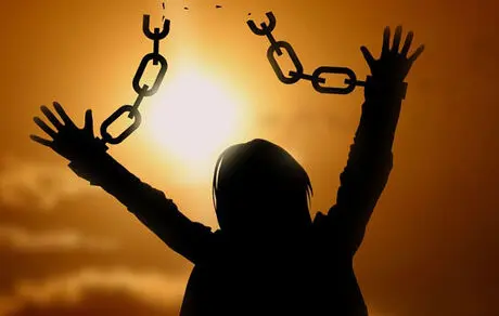 ۴ عادتی که هرچه سریع‌تر باید از دست آنها خلاص شوید 