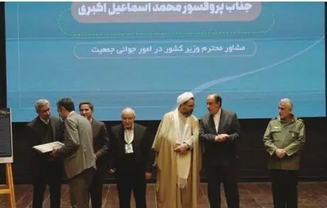 پگاه همدان بعنوان صنایع غذایی برتر استان معرفی شد