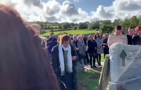 زنی که قبل از مراسم خاکسپاری‌اش زنده شد