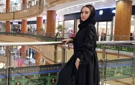 گشت و گذار خانم بازیگر در یکی از پاساژهای تهران + عکس