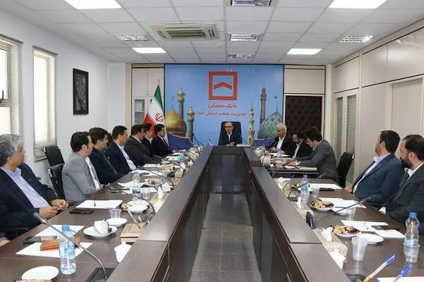 مدیر امور شعب منطقه شرق کشور: معیشت کارکنان از اولویت های مدیران ارشد بانک است

