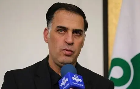 آذری: مثل خیلی از مدیران یک مینی‌بوس آدم با خودم نیاورده‌ام