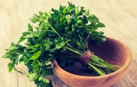 سبزی ای که در کنار مایونز تبدیل به سم می شود