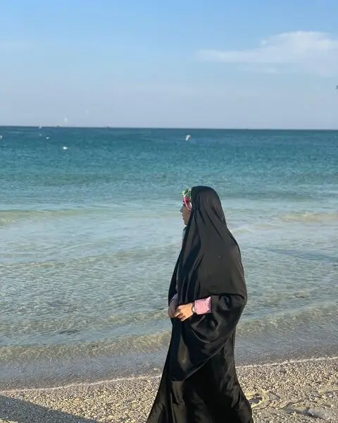  خاطره دور مژده لواسانی در ساحل دریا