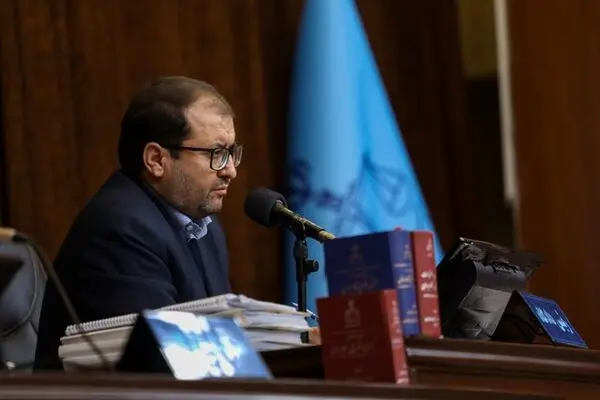متهم ردیف اول پرونده چای دبش ۳ میلیارد و ۳۰۰ میلیون یورو ارز از ۱۰ بانک دریافت کرده است!