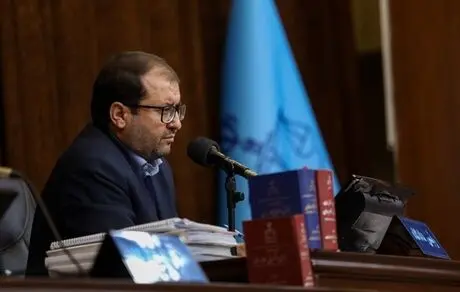 متهم ردیف اول پرونده چای دبش ۳ میلیارد و ۳۰۰ میلیون یورو ارز از ۱۰ بانک دریافت کرده است!