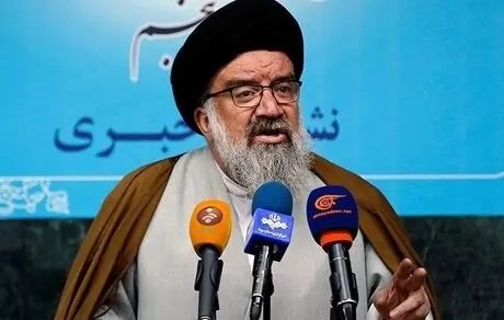 باعث و بانی مشکلات و گرفتاری‌های مردم آمریکاست