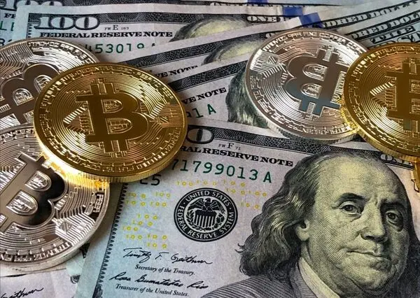 دولت رئیسی در دوراهی بازار سفید و سیاه ارز