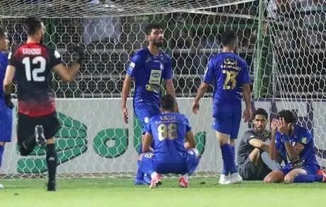 پاسخ دروازه‌بان استقلال به ابراز احساسات هواداران +عکس