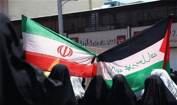 دعوای مردم قم با طلبه‌ای که پرچم فلسطین را در شهر می‌چرخاند! + فیلم