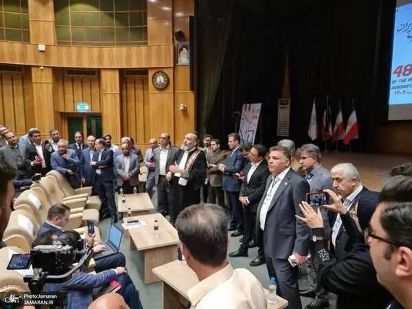 سوژه جدید برای بازی با اعصاب مردم: کروات زدن خلاف است! 