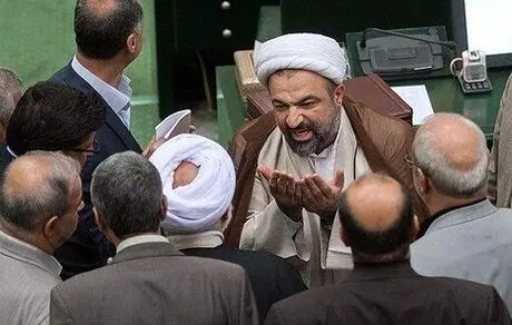 استیضاح وزرا از دستور کار مجلس خارج شد/
حمید رسایی: مجلس حق ندارد توهین کند اما باید استیضاح کند /  با وجود درخواست شورای امنیت ملی چرا اینترنت با تاخیر قطع شد