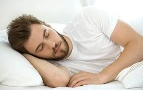 راهکارهای طب سنتی برای اینکه شب‌ها خروپف نکنید