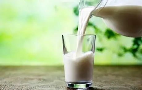 پیشگیری از چاقی با مصرف شیر کامل