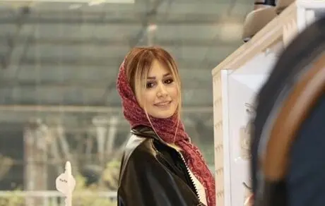 همسر شاهرخ استخری در یک فروشگاه + عکس