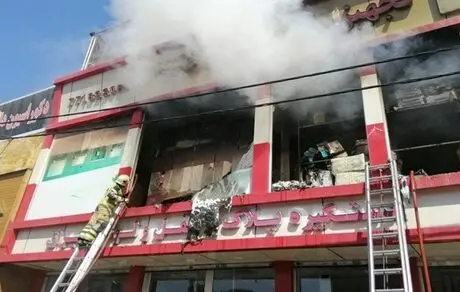 آتش سوزی در انبار ابزار و یراق در شرق تهران