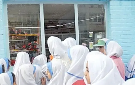مواد غذایی غیر مجاز و ممنوعه در مدارس