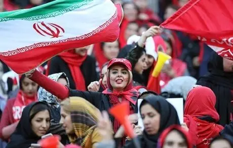 با وجود تهدیدهای فیفا، باز هم زنان را به ورزشگاه راه ندادند!