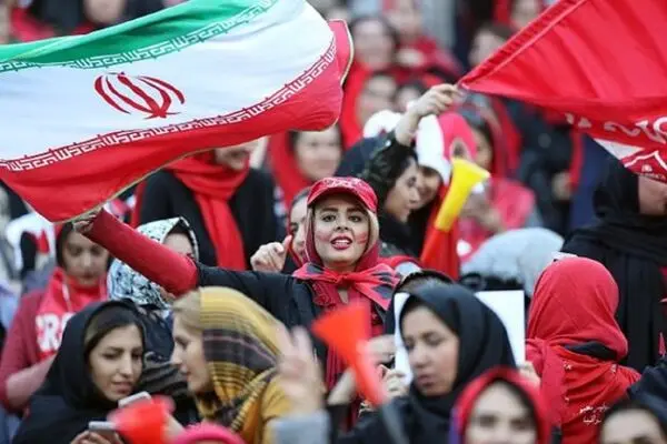با وجود تهدیدهای فیفا، باز هم زنان را به ورزشگاه راه ندادند!
