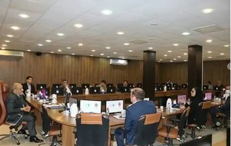 نشست بررسی چگونگی ادامه پروژه نیمه تمام گلدن سیتی قشم برگزار شد