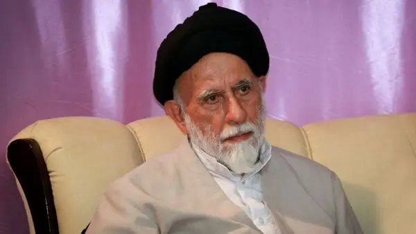 تعدادی از وزیران و استانداران دستورات افراد دیگری را اجرا می کنند