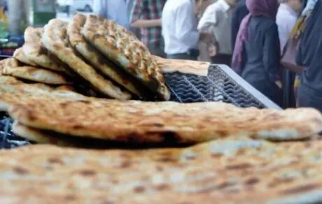 مردم همچنان نان را گران می خرند
