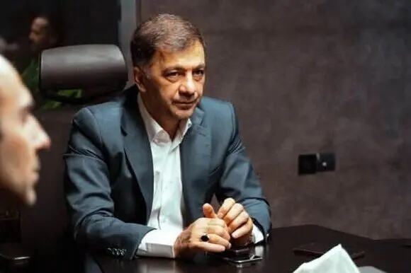 درگیری لفظی کریمی و قنبرزاده پیرامون دیدار پیکان - پرسپولیس/ سرپرست استقلال: مهدی کارمند پیروانی است!