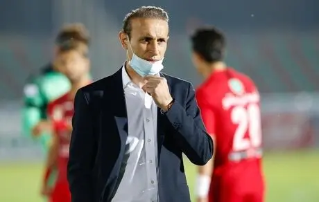 گل‌محمدی: نباید جلوی دهان مربی استقلال میکروفون می‌بردند